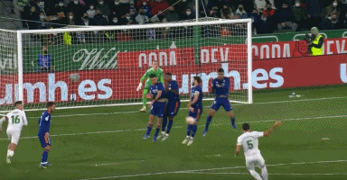 英超保级大战：卢顿3-2诺丁汉森林，逃离降级区